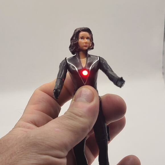 Marvel Avengers Black Widow 6" Action Figure - Picture 6 of 7